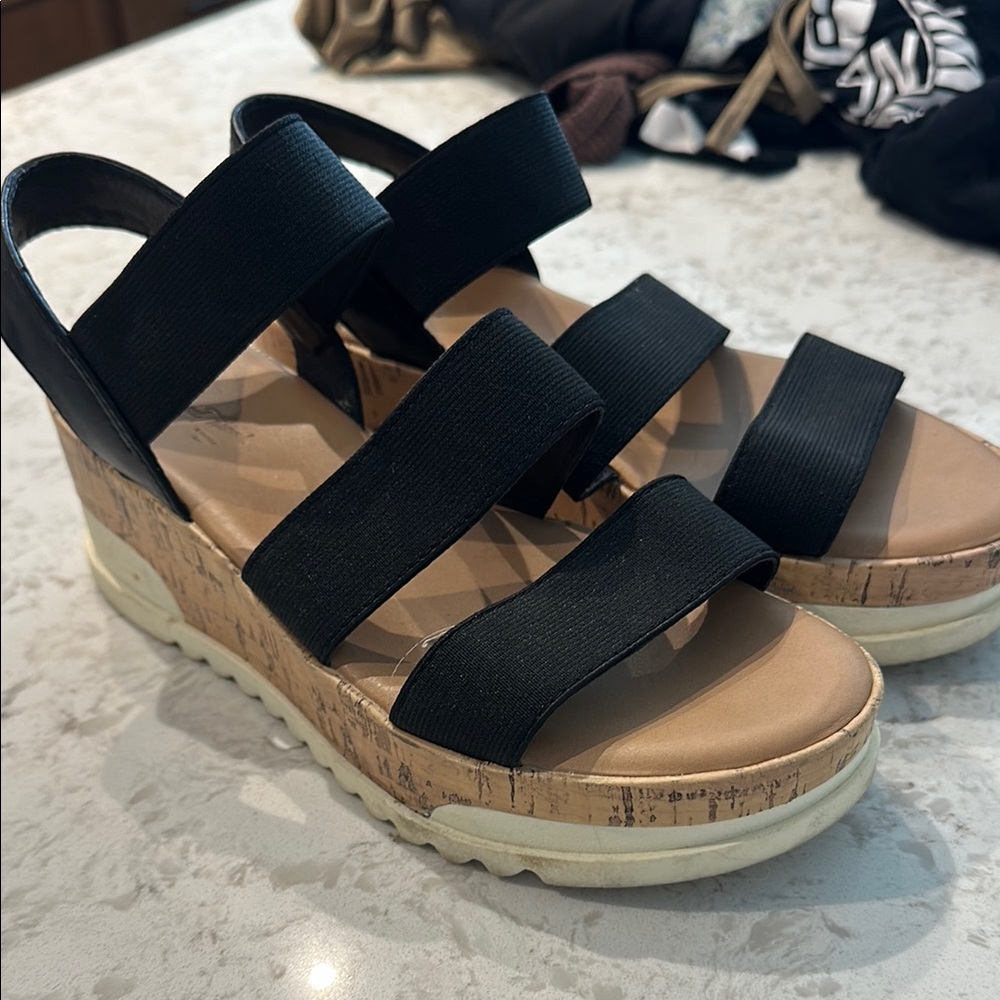 Universal Thread Black and Tan Wedge Sandals